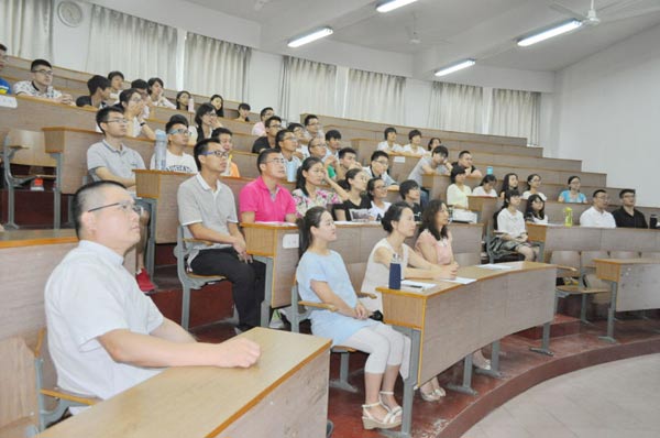 华东神学院师生观看阅兵仪式,并为世界和平祈祷 华东神学院师生观看阅兵仪式,并为世界和平祈祷
